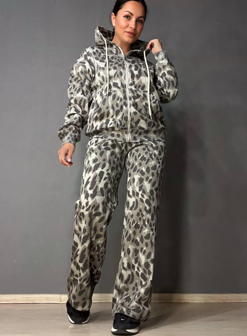 Костюм женский A-N 2749 худи капюшон брюки палаццо леопардовый принт тринитка M Серый (2746) - фото 1 Костюм женский A-N 2749 худи капюшон брюки палаццо леопардовый принт тринитка M Серый (2746) - фото 1