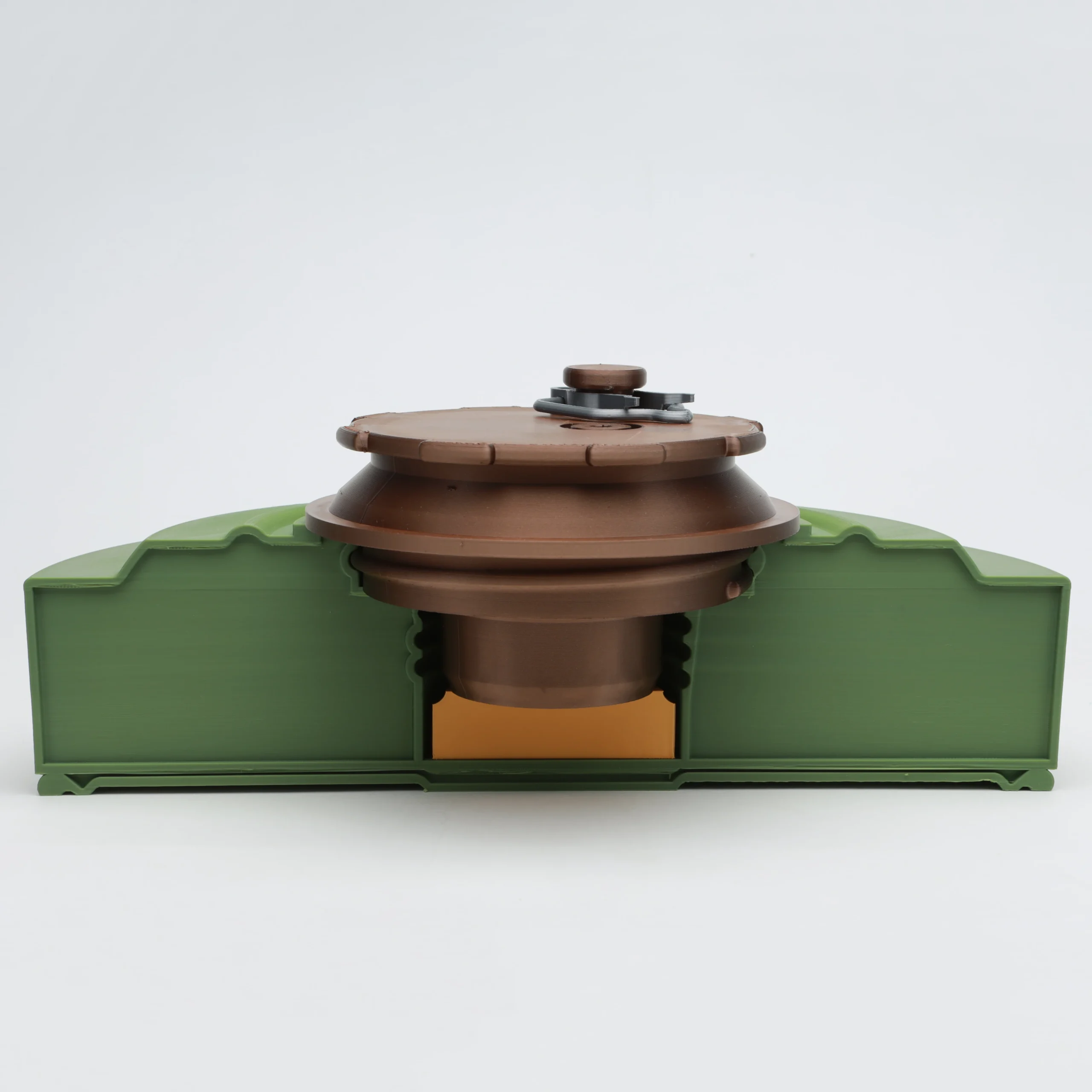 Макет противотанковой мины в разрезе (ТМ-62)