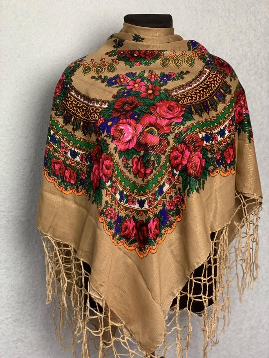 Платок Цветы и золотыми нитями 110х110 см кофейный (29434538)