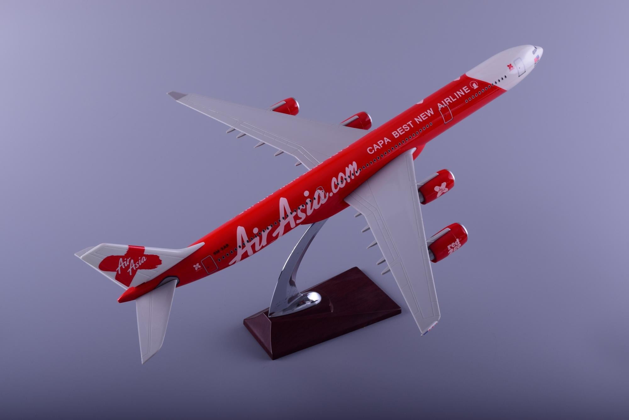 Колекційна модель літака Shantou Tongde Airbus A340 47 см Air Asia