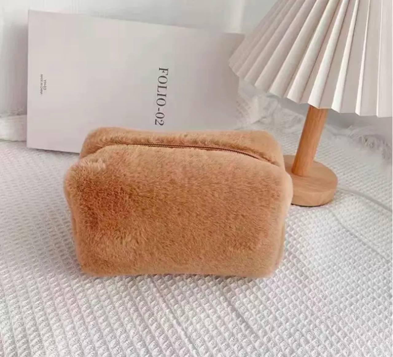 Косметичка пушистая Коричневый (2919561897)