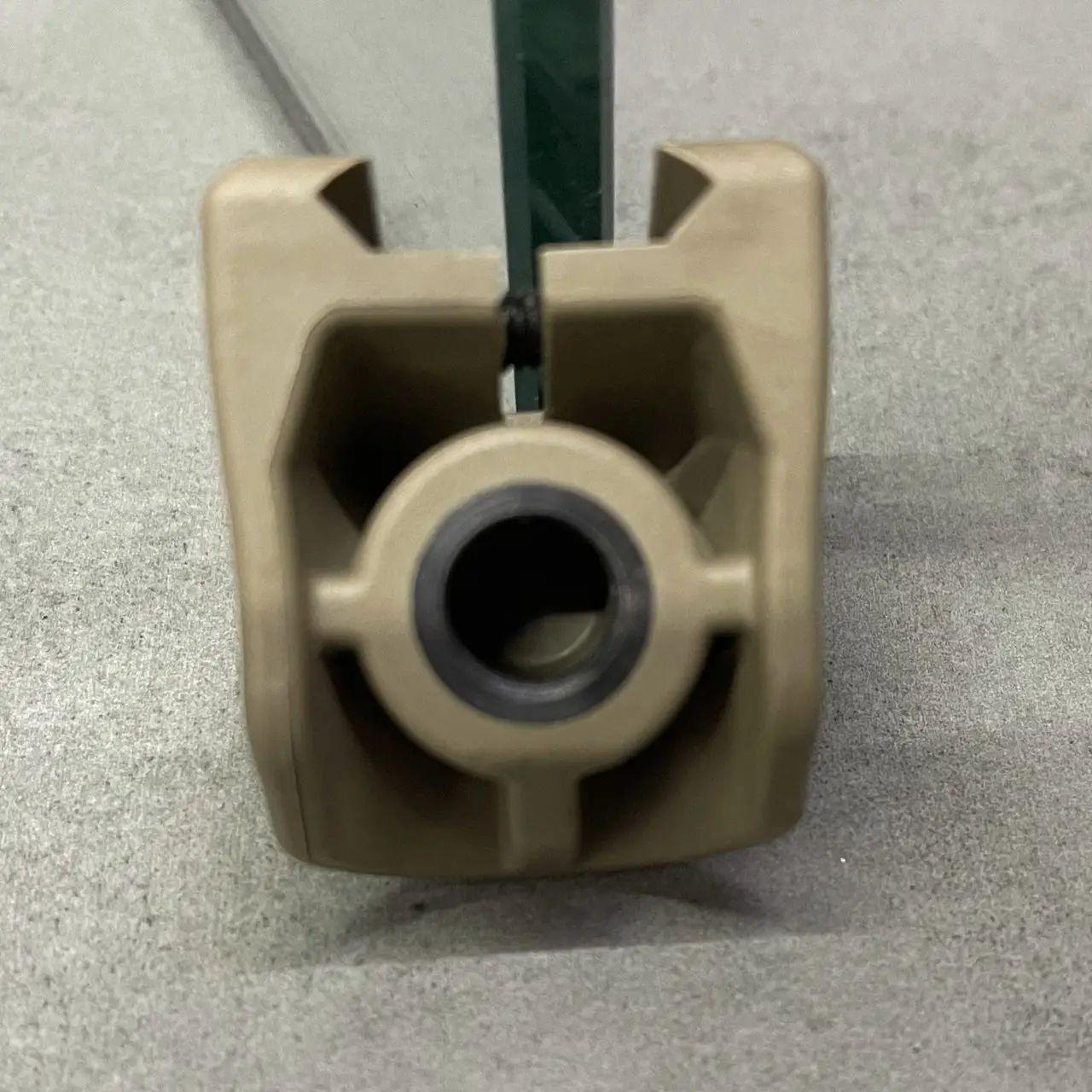 Рукоятка переноса огня DLG Tactical DLG-151 на Picatinny упор на цевье с гнездом для QD антабки Койот (242841) - фото 5 Рукоятка переноса огня DLG Tactical DLG-151 на Picatinny упор на цевье с гнездом для QD антабки Койот (242841) - фото 5