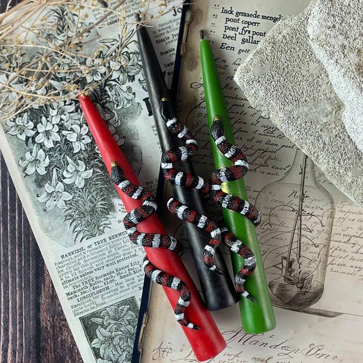 Набор восковых свечей Триада змеи (33970643)