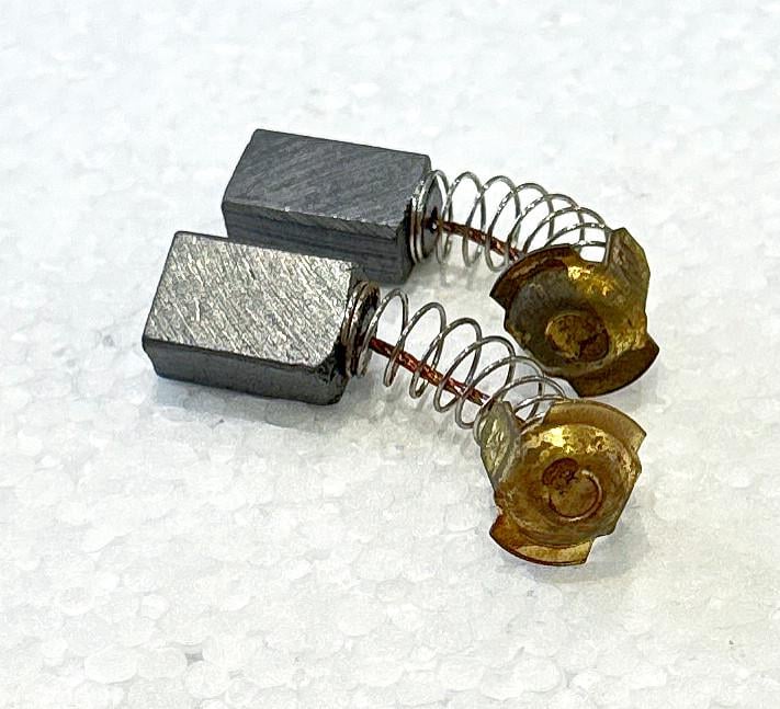 Угольные щетки для болгарки пружина/ус 7х11х17 мм (А112)