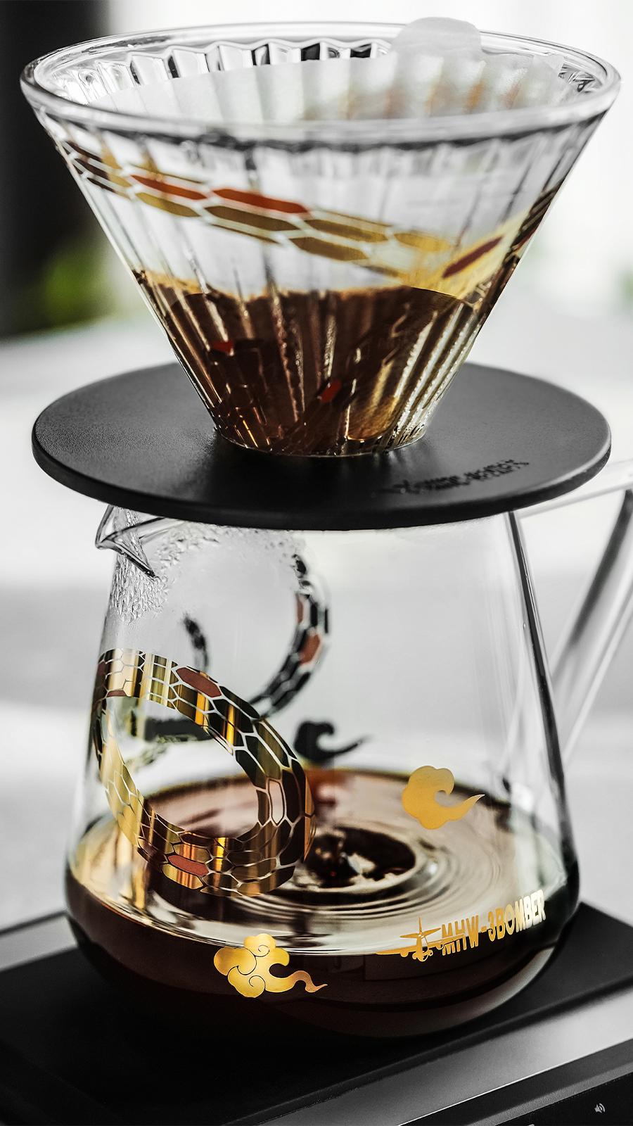 Кофейный сервер MHW-3BOMBER Elf 500 мл Snake Year Limited Edition (G5198S-OS) - фото 3 Кофейный сервер MHW-3BOMBER Elf 500 мл Snake Year Limited Edition (G5198S-OS) - фото 3