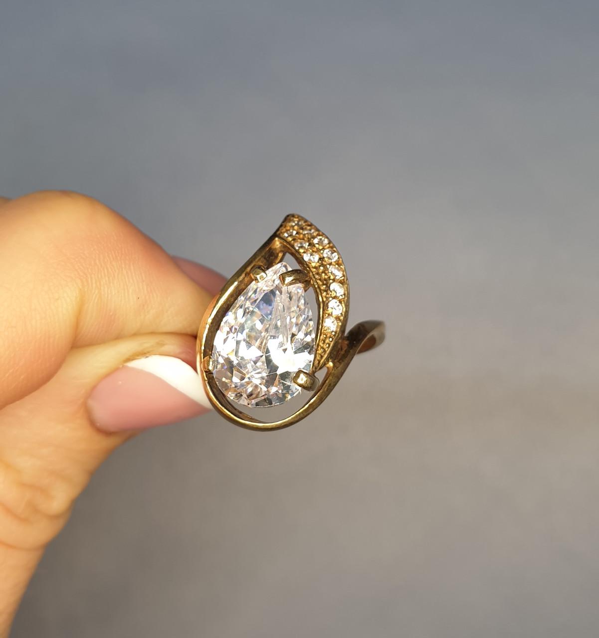 Кольцо позолоченное с кубическим цирконием Капля р. 19 4,78 г (1304536648)