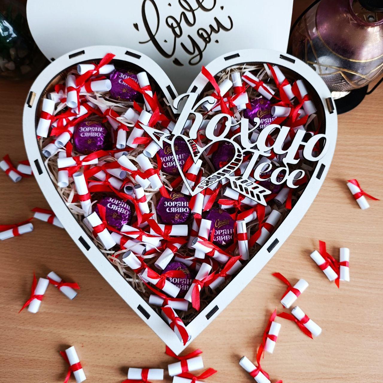 Подарочный набор из конфет и 101 причины Почему я тебя люблю для девушки (ar208)