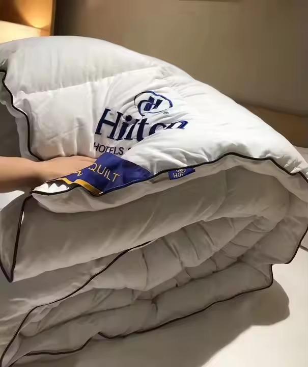 Ковдра односпальна для дому та готелів Hilton 2 кг силіконовий наповнювач 150х200 см Білий - фото 2 Ковдра односпальна для дому та готелів Hilton 2 кг силіконовий наповнювач 150х200 см Білий - фото 2