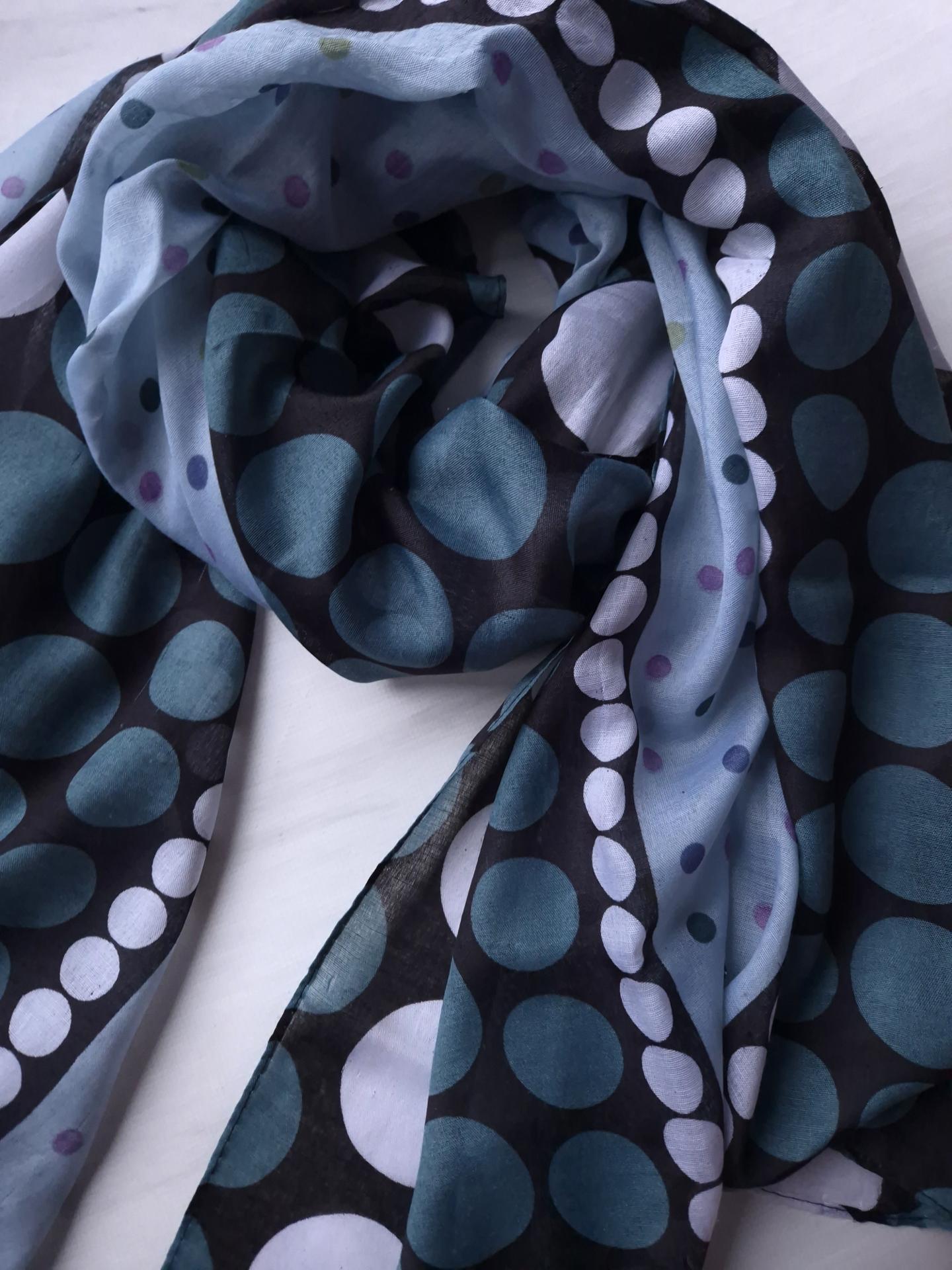 Шарф-палантин жіночий в різнокольорові горошки весна-осінь 172х110 см Блакитний (15081) - фото 2