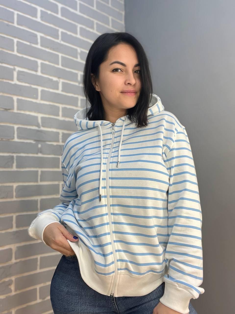 Толстовка жіноча PEPPER MINT 24-01 в смужку на блискавці з капюшоном OS Блакитний (1376) - фото 1 Толстовка жіноча PEPPER MINT 24-01 в смужку на блискавці з капюшоном OS Блакитний (1376) - фото 1