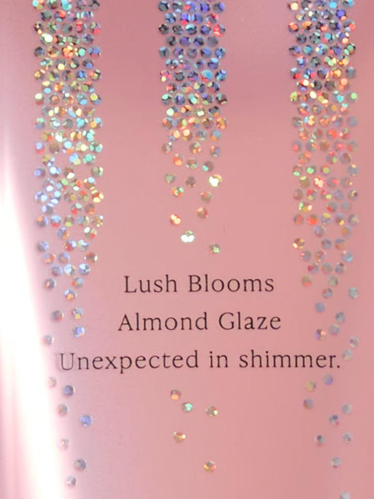 Лосьйон для тіла Victoria's Secret Velvet Petals Shimmer Fragrance Lotion 236 мл (26965607) - фото 3 Лосьйон для тіла Victoria's Secret Velvet Petals Shimmer Fragrance Lotion 236 мл (26965607) - фото 3
