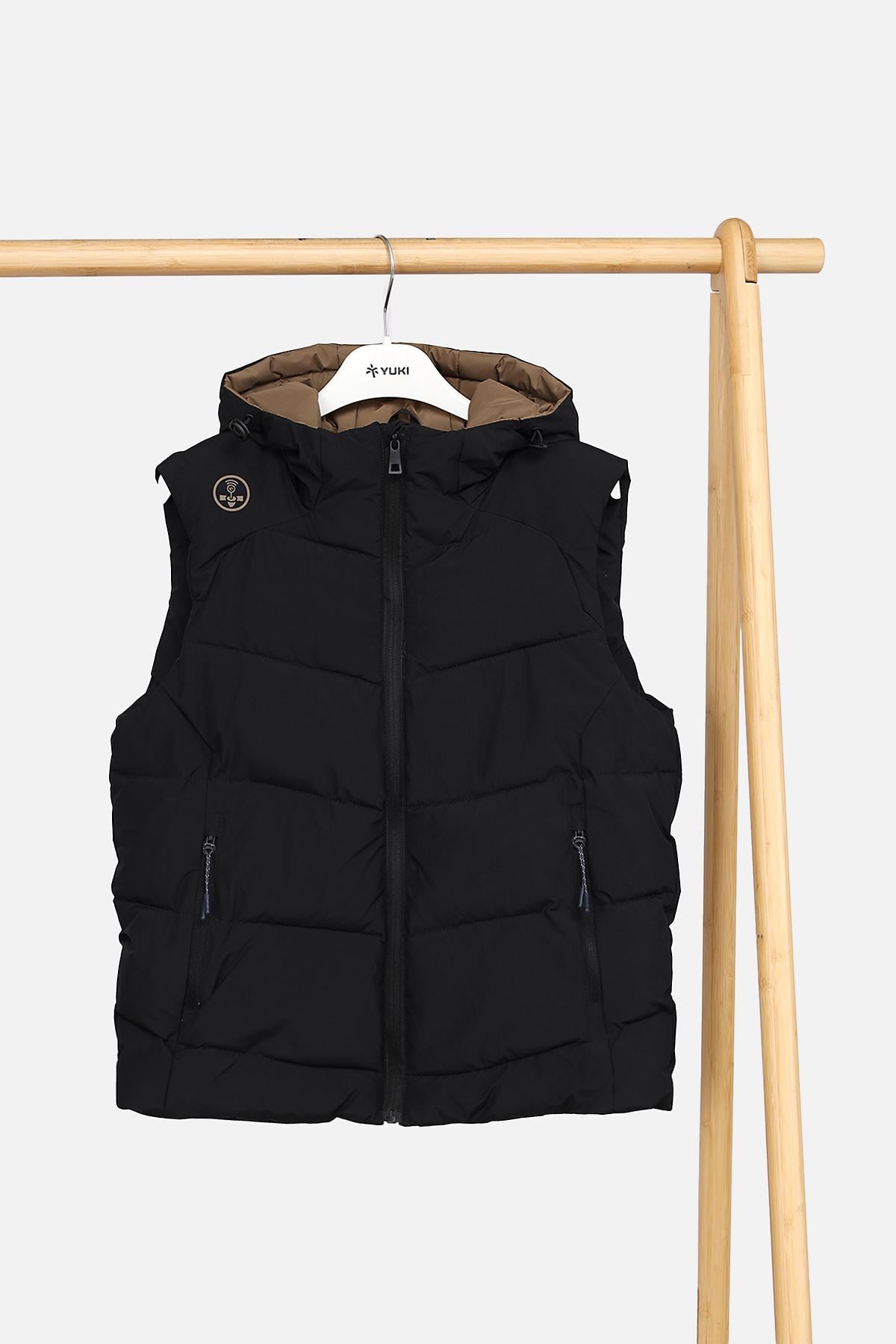 Жилет для мальчика утепленный ЦБ-00289735 140 см Черный