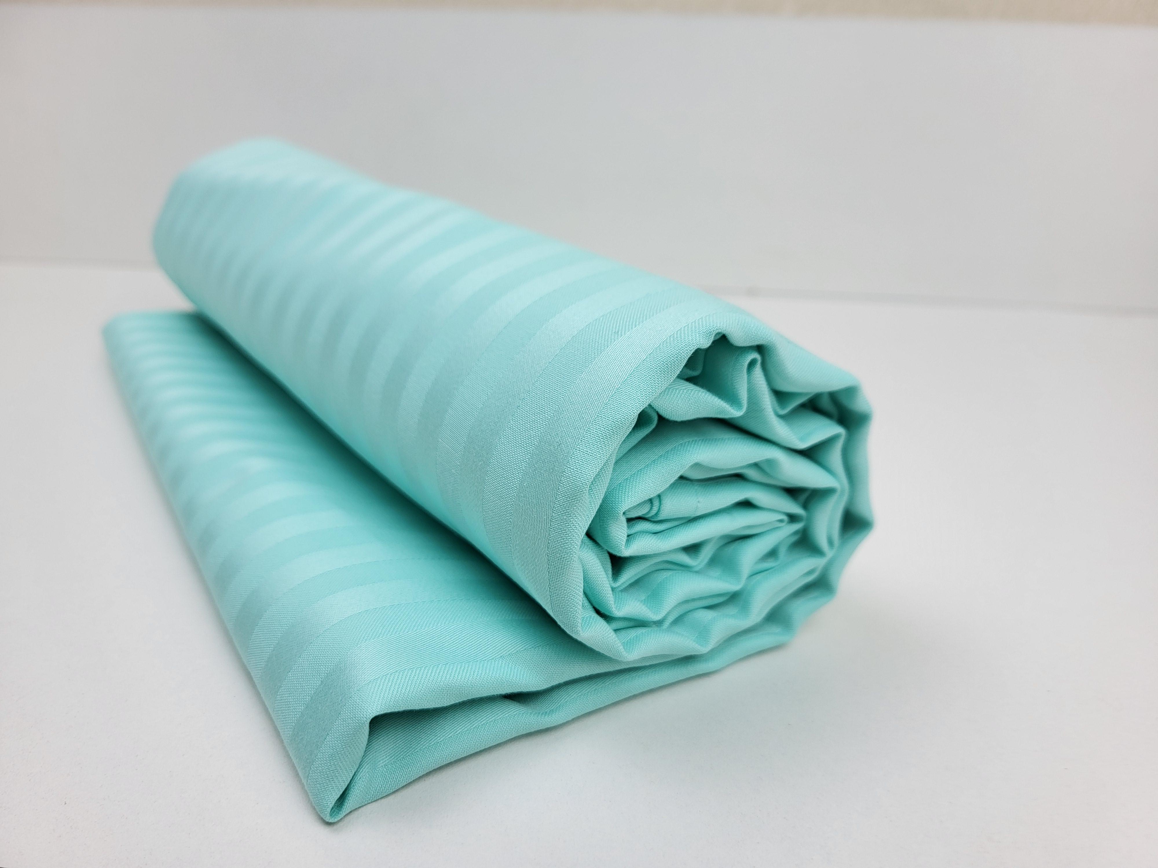 Простынь на кровать из сатина страйп 145х220 см Голубой (1510) Простынь на кровать из сатина страйп 145х220 см Голубой (1510)