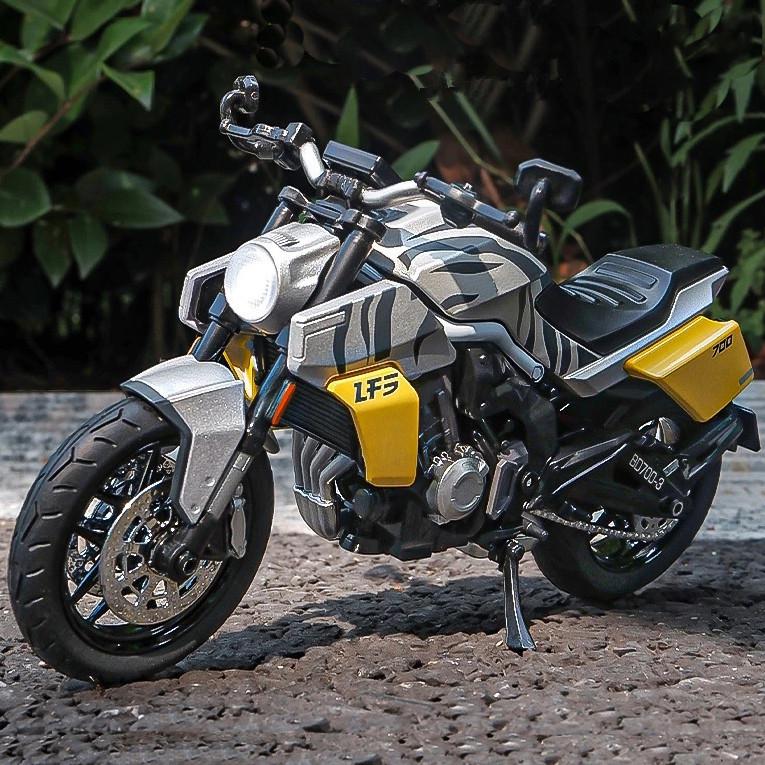 Мотоцикл металопластиковий TK Group Benda LFS700 1:12 з підставкою та рухомими деталями (2656032945) - фото 3 Мотоцикл металопластиковий TK Group Benda LFS700 1:12 з підставкою та рухомими деталями (2656032945) - фото 3