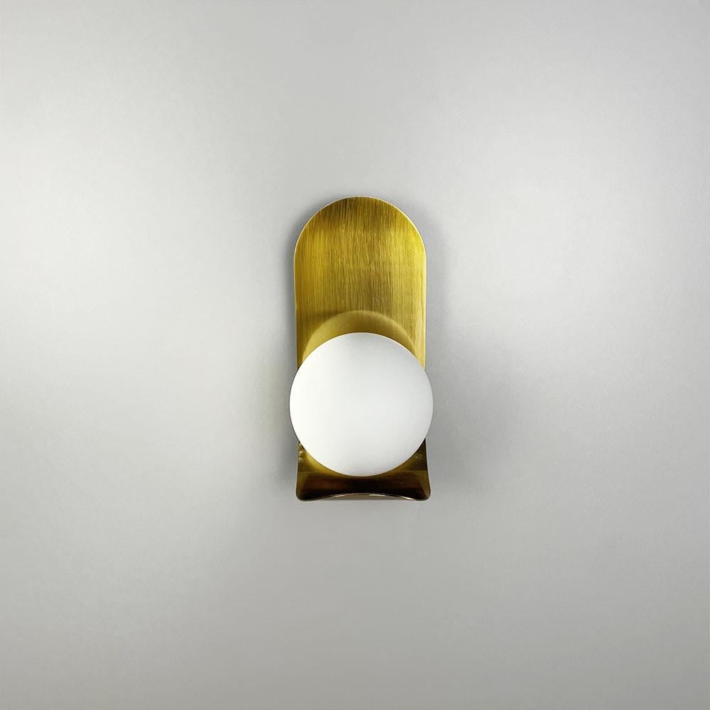 Бра с белым плафоном в латунном корпусе 25х12 см (W 083/1 AB)