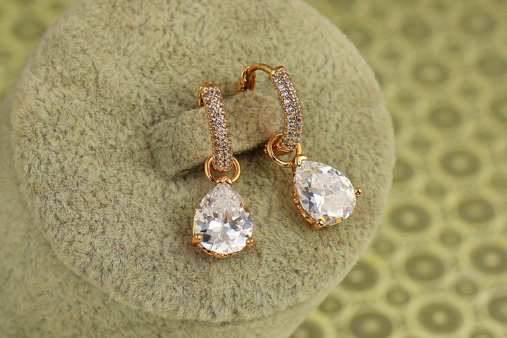 Серьги подвески Xuping Jewelry со съемной белой каплей 2,5 см Золотистый (34718045)