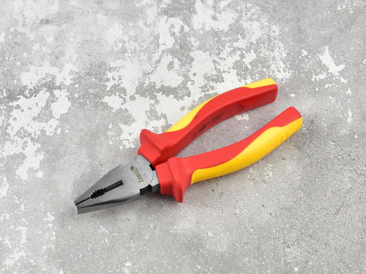 Плоскогубці діелектричні Tvardy VDE 1000V 160 мм (T00900) - фото 3 Плоскогубці діелектричні Tvardy VDE 1000V 160 мм (T00900) - фото 3