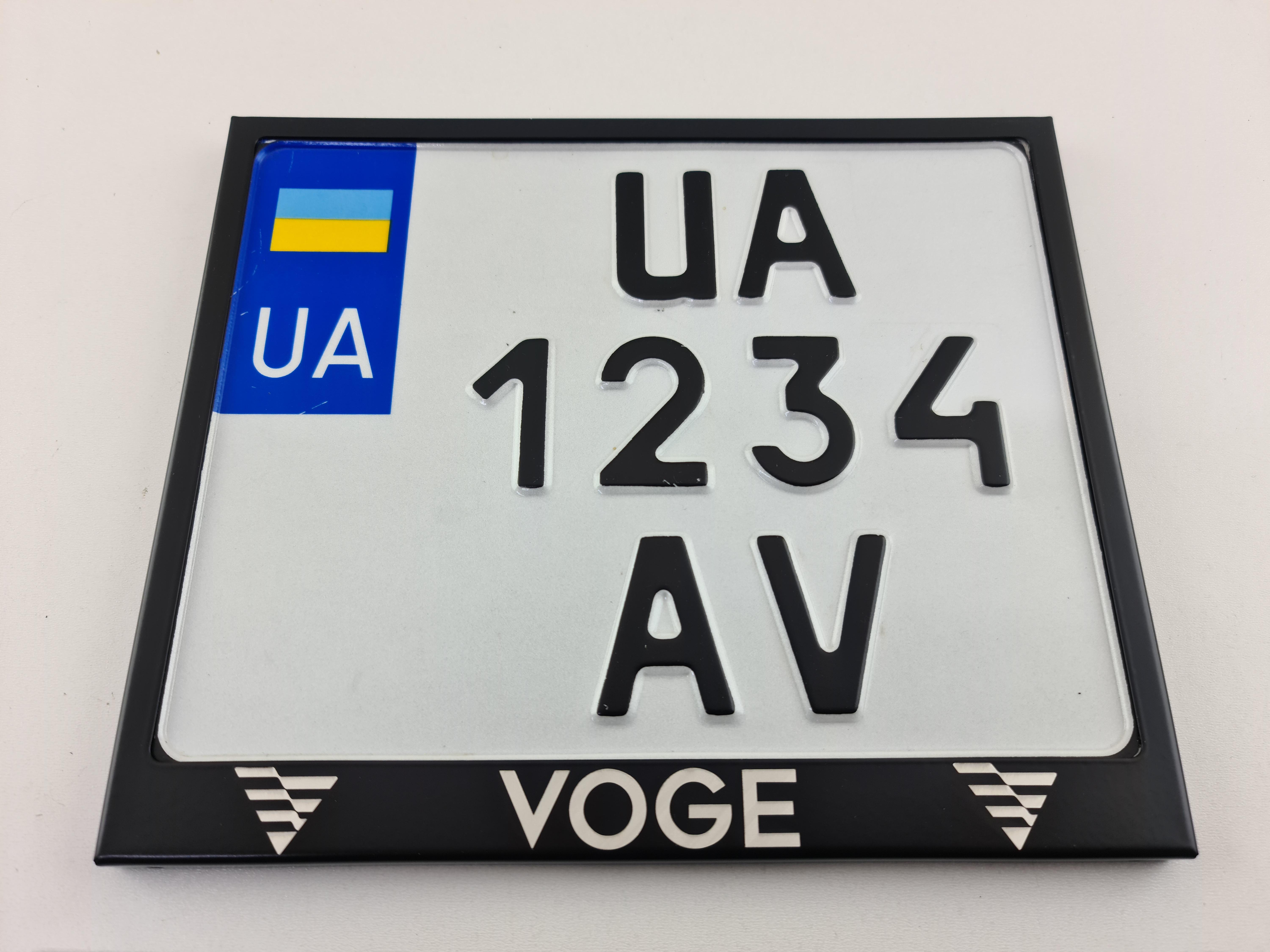 Рамка для мотоциклетного номера "VOGE" 174х220 мм Черный (VH-S1722VOGSBL)