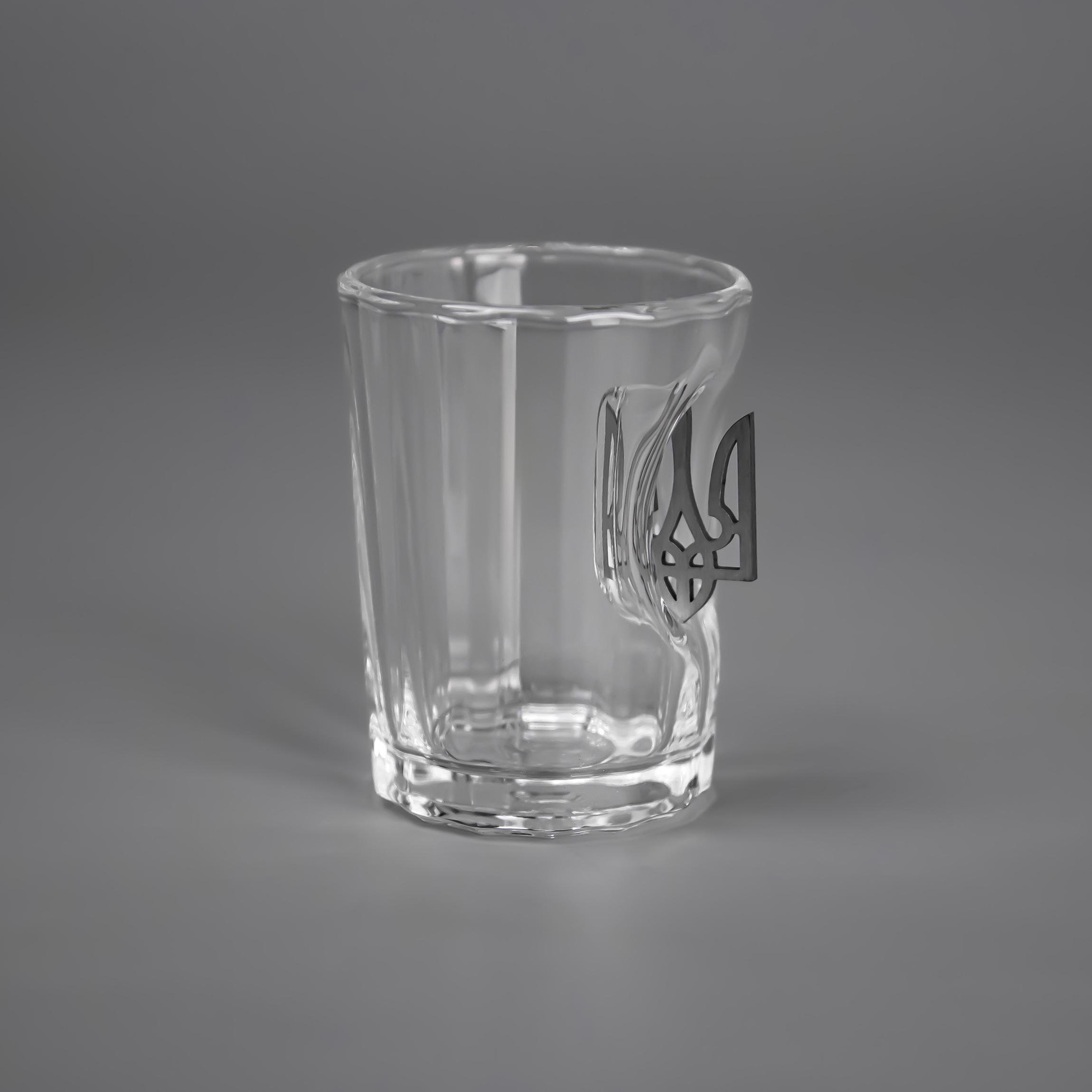 Рюмка граненная с гербом (26293057)