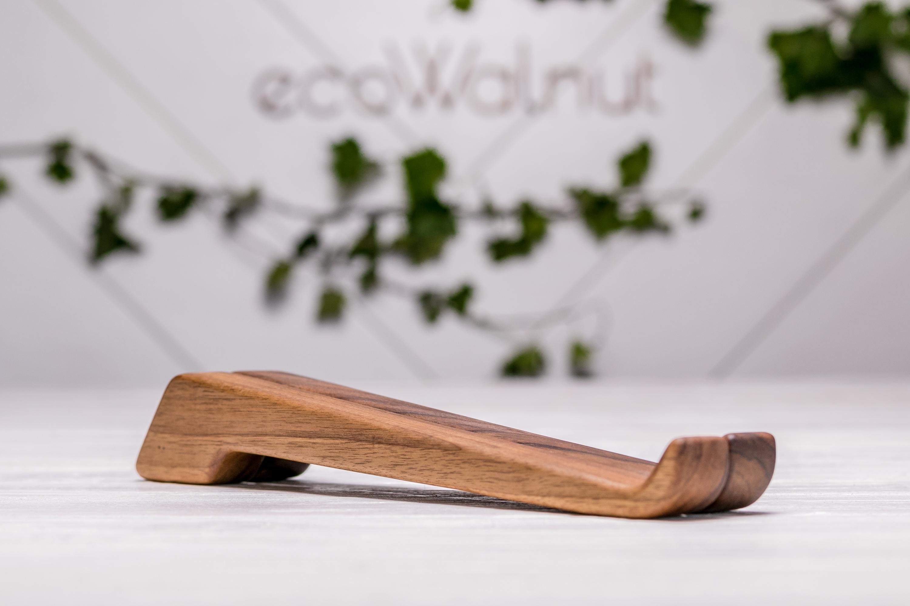 Холдер-підставка настільна EcoWalnut для ноутбука Macbook з гравіюванням (EW-17) - фото 9