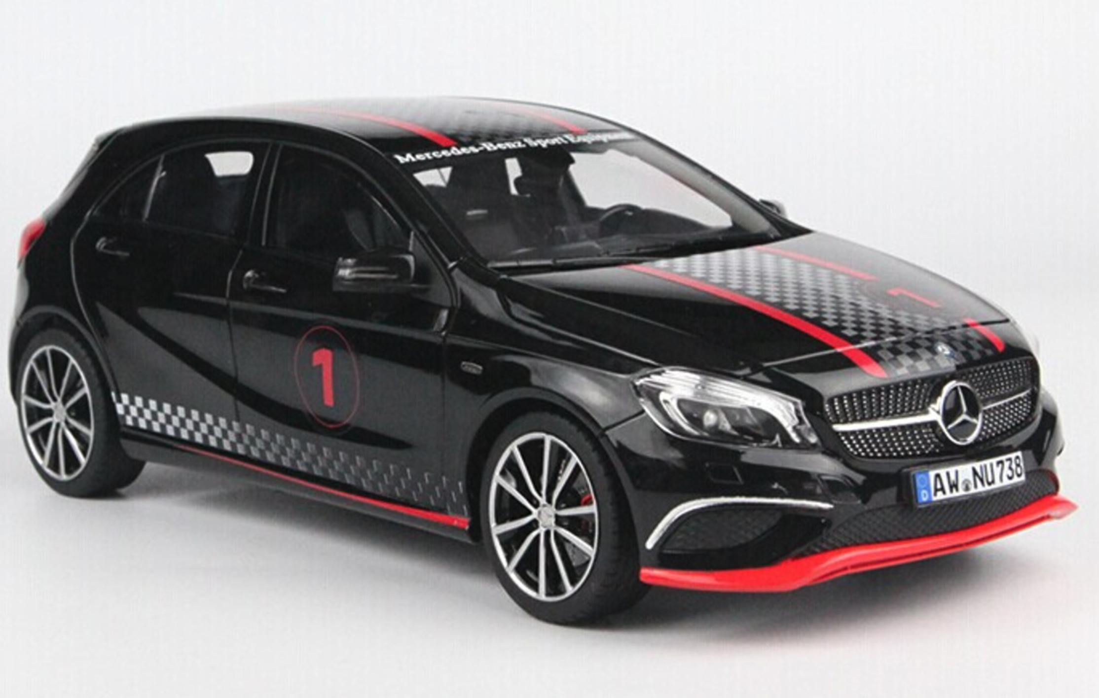 Модель автомобиля Norev 1:18 Mercedes-Benz A-Class W176 Sport Edition Black (183596) - фото 10 Модель автомобиля Norev 1:18 Mercedes-Benz A-Class W176 Sport Edition Black (183596) - фото 10