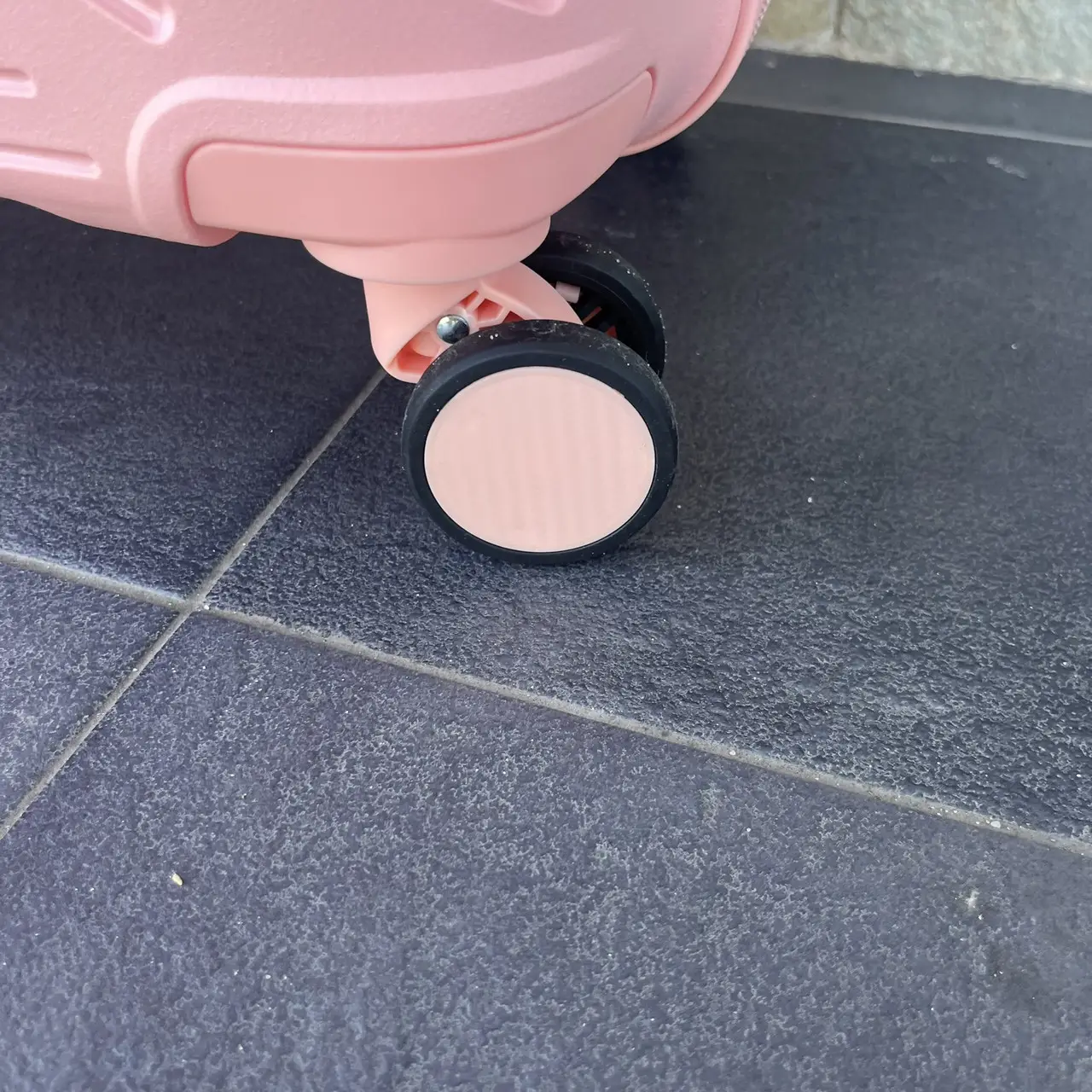 Валіза дорожня з поліпропілену Bloom 1706 середній М 63 л Персиковий - фото 6