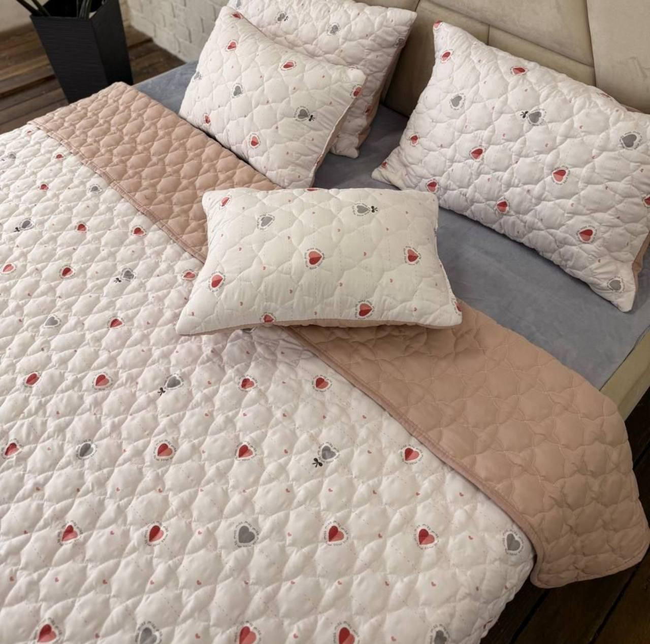 Покривало стьобане двостороннє євро 220х240 см з подушки 2х40х60 см Молочний (Д-mur-cap25-004) - фото 5 Покривало стьобане двостороннє євро 220х240 см з подушки 2х40х60 см Молочний (Д-mur-cap25-004) - фото 5