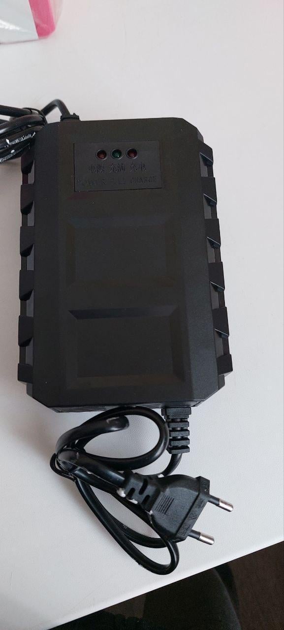 Акумулятор Weekender 100 Ah 12V з зарядним пристроєм та рюкзаком-чохлом - фото 6 Акумулятор Weekender 100 Ah 12V з зарядним пристроєм та рюкзаком-чохлом - фото 6