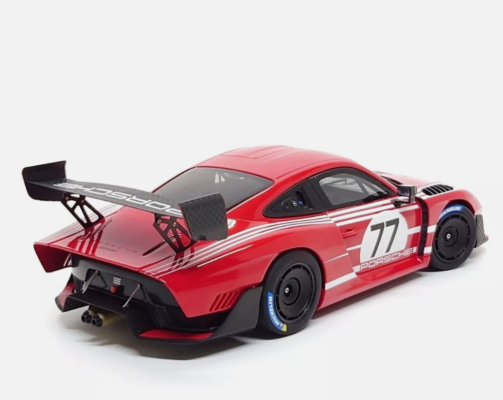 Модель автомобіля Minichamps Porsche 935/19 №77 911 GT2 RS Clubsport Salzburg Limited Edition 1:18 (155067577) - фото 4