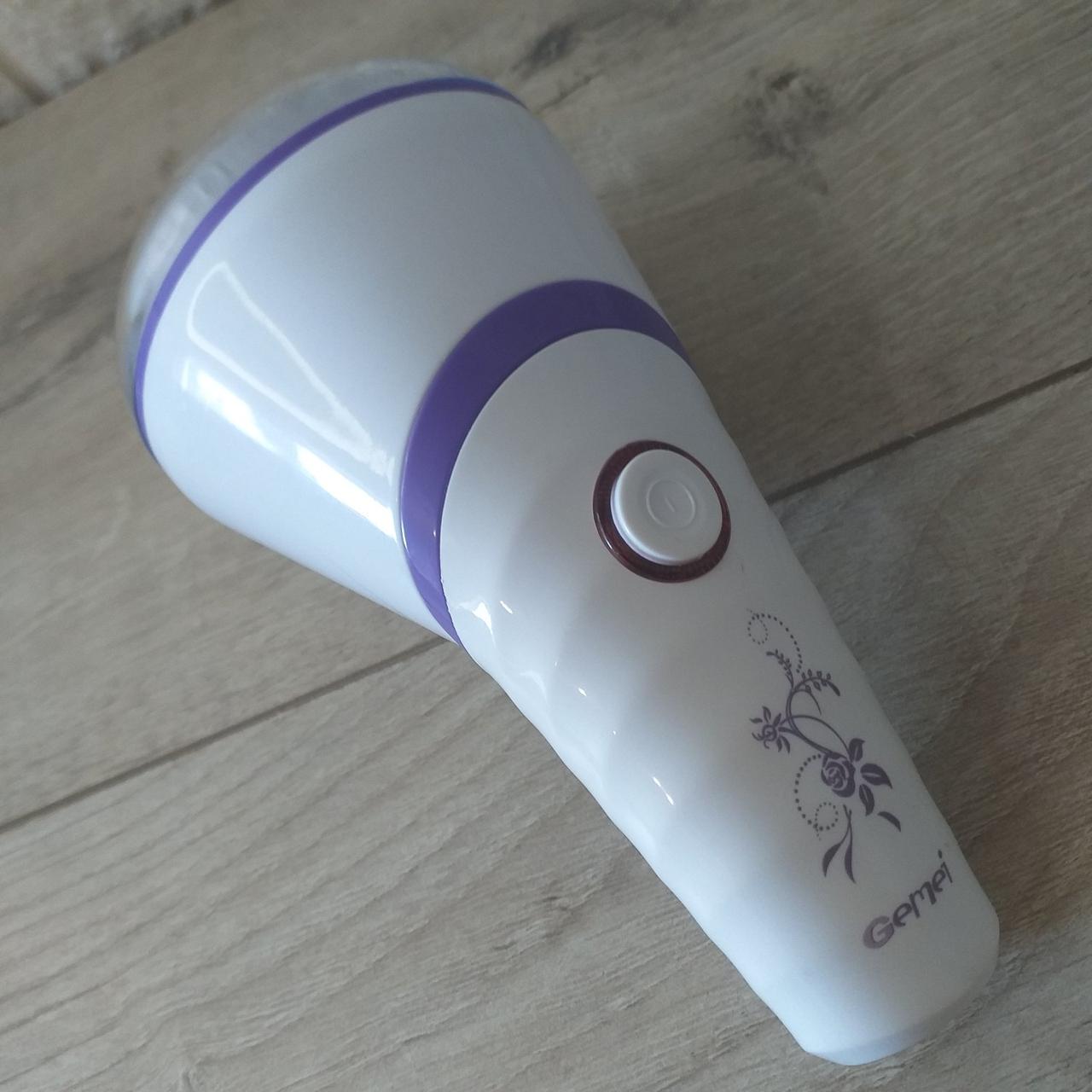 Машинка аккумуляторная Gemei GM-335 для удаления катышек с поворотной ручкой Белый с фиолетовым (KG-10278) - фото 5 Машинка аккумуляторная Gemei GM-335 для удаления катышек с поворотной ручкой Белый с фиолетовым (KG-10278) - фото 5