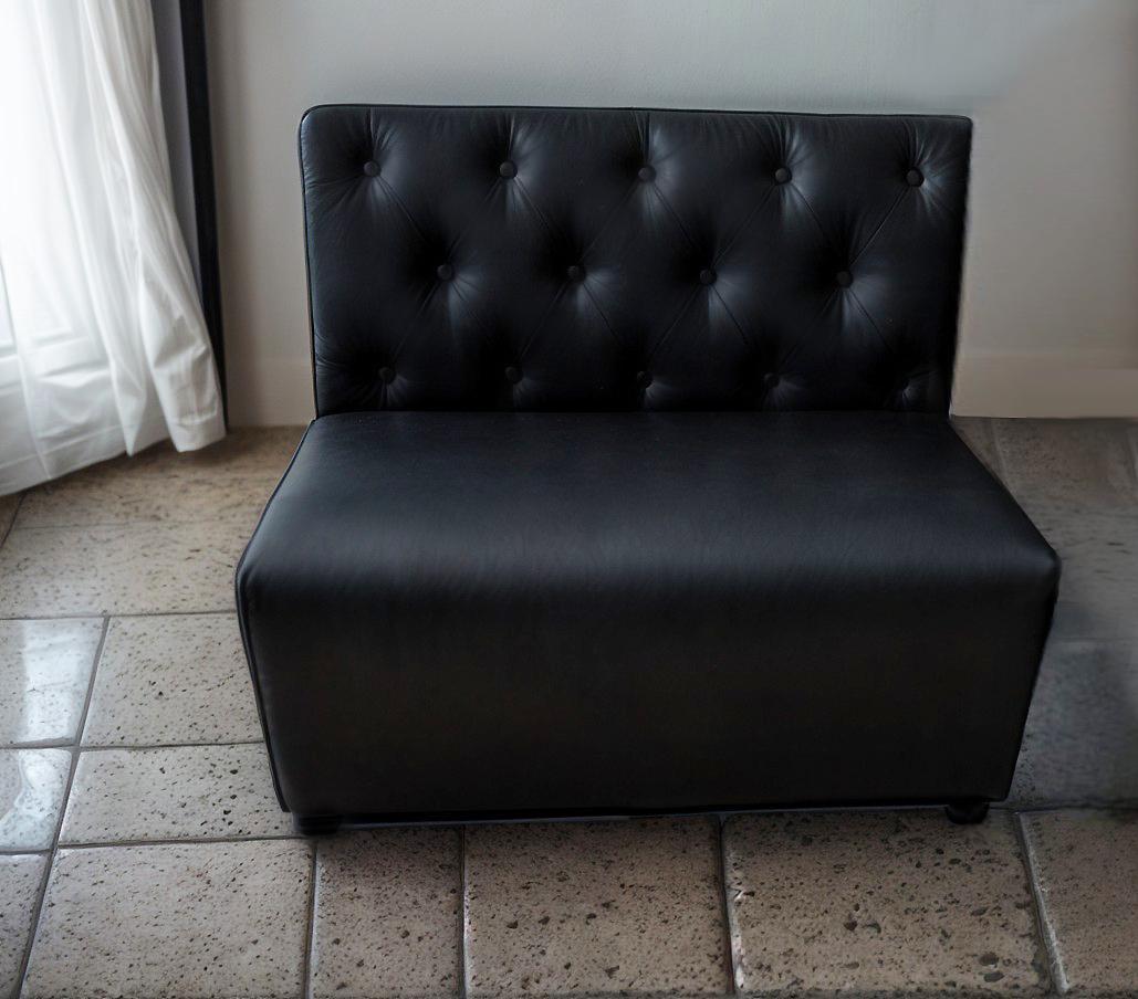 Диван для кафе Tobi Sho Бостон с высокой спинкой и пуговицами 1000x630x850 мм кожзам Черный (2230)