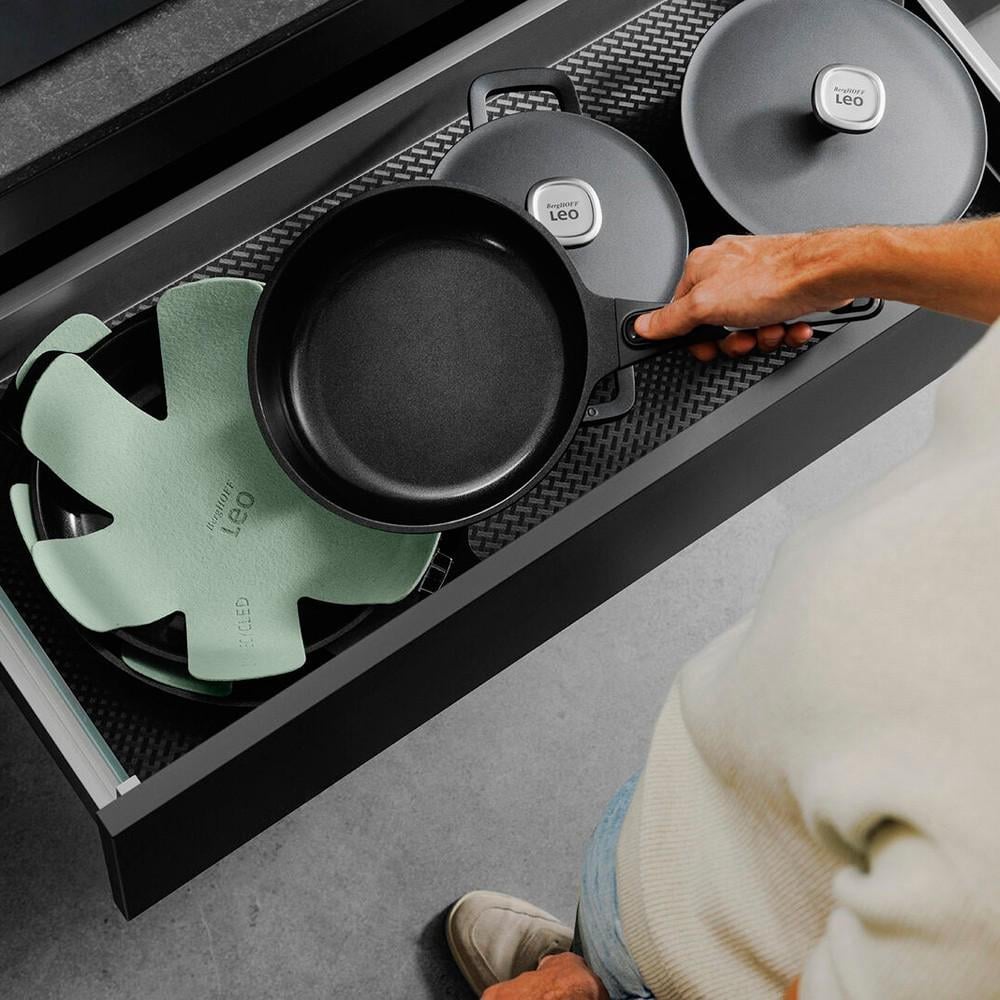 Сковорода без крышки BergHOFF Leo Phantom 20 см (3950569) - фото 7 Сковорода без крышки BergHOFF Leo Phantom 20 см (3950569) - фото 7