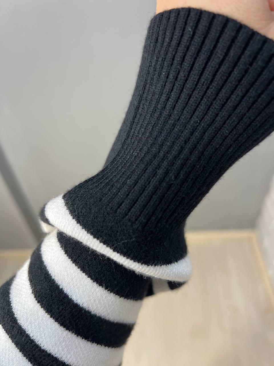 Свитер женский ACCORDDREAM 9880 полоса оверсайз разрезы по бокам р. 44-48 Черный (3022) - фото 7 Свитер женский ACCORDDREAM 9880 полоса оверсайз разрезы по бокам р. 44-48 Черный (3022) - фото 7