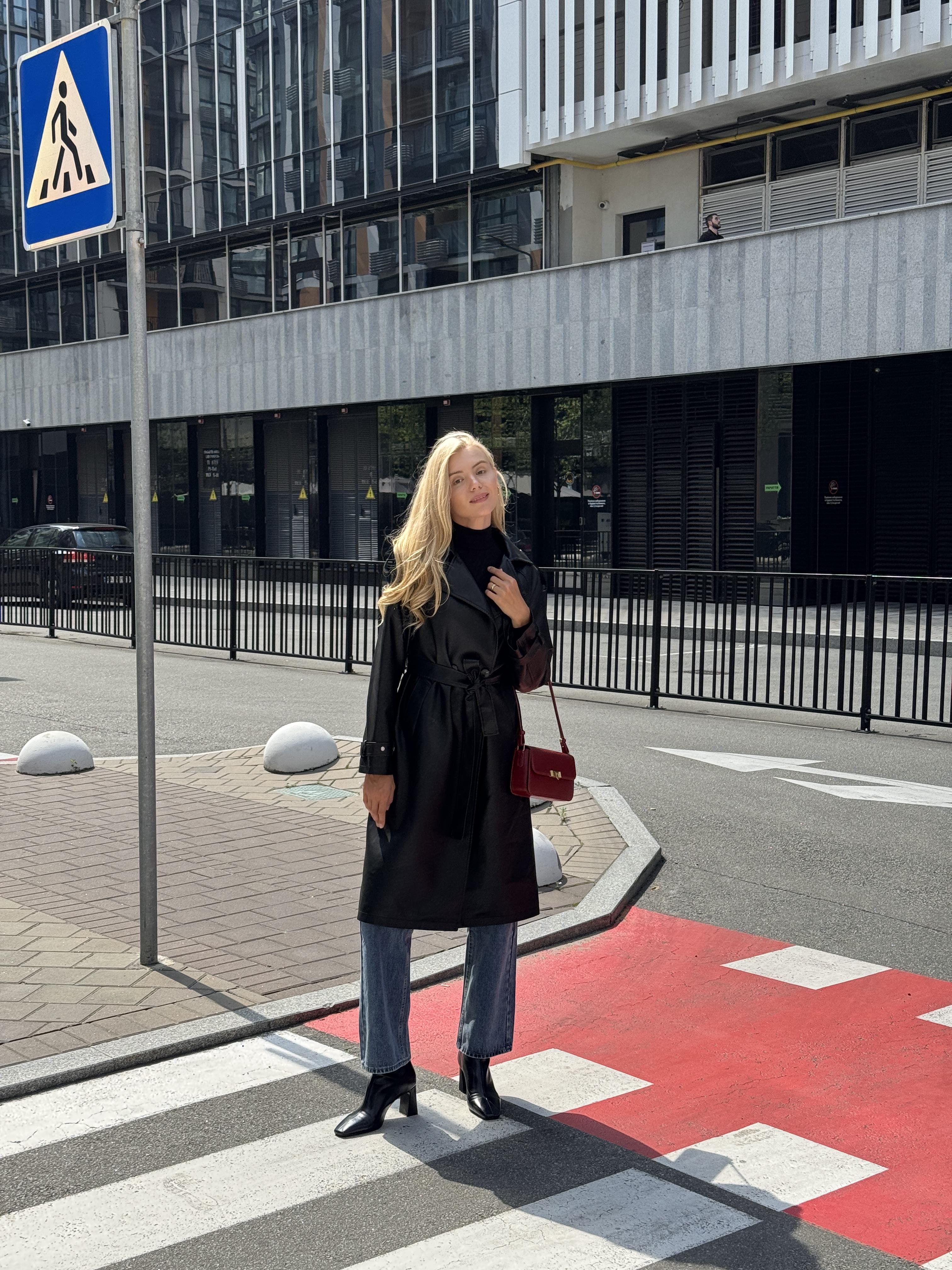 Плащ жіночий ЦБ-00277871 р. 48 Чорний (28425570) - фото 5 Плащ жіночий ЦБ-00277871 р. 48 Чорний (28425570) - фото 5