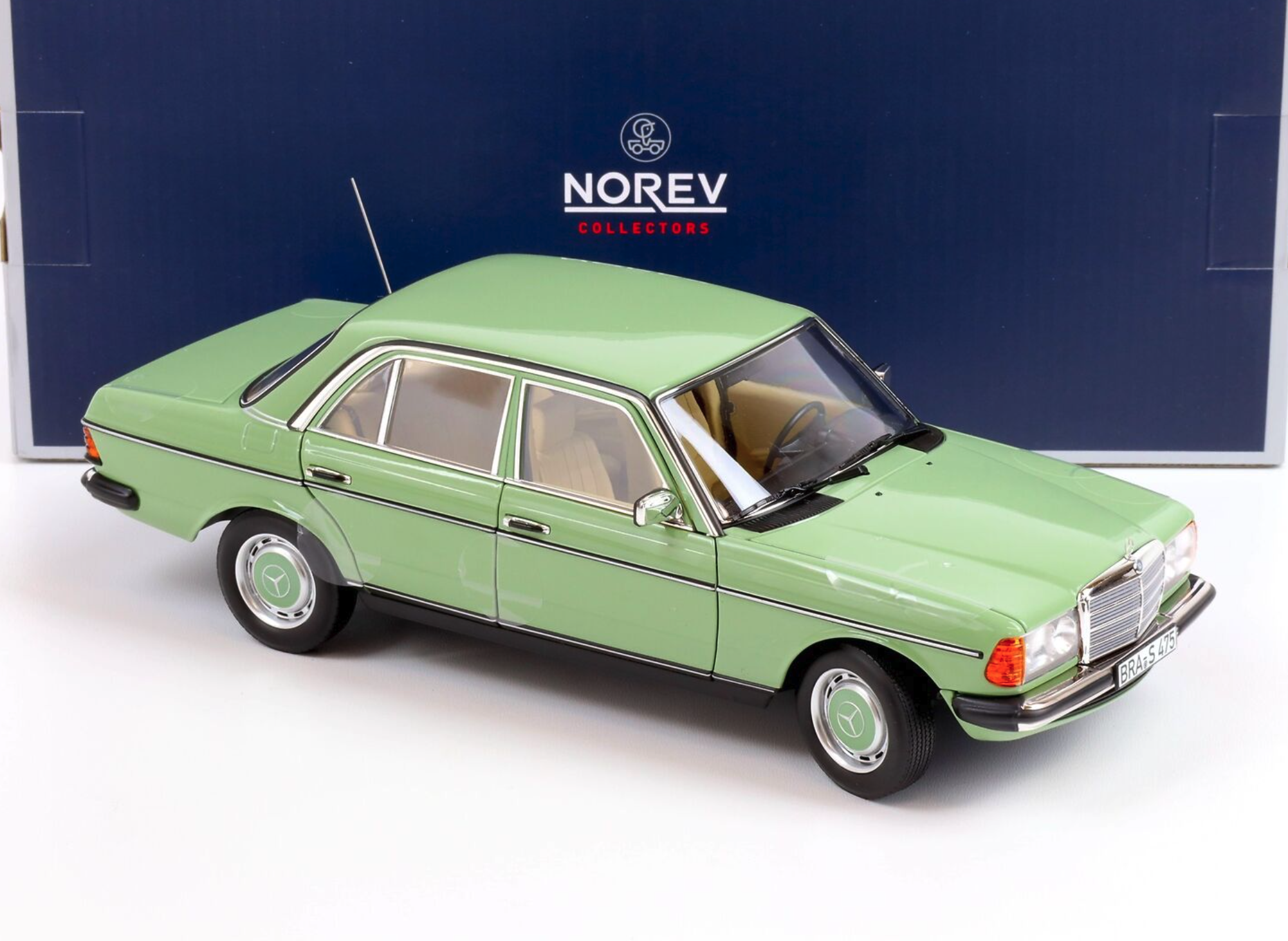 Модель автомобіля Norev 1:18 Mercedes-Benz 200 W123 Limousine Light Green (183796) - фото 8