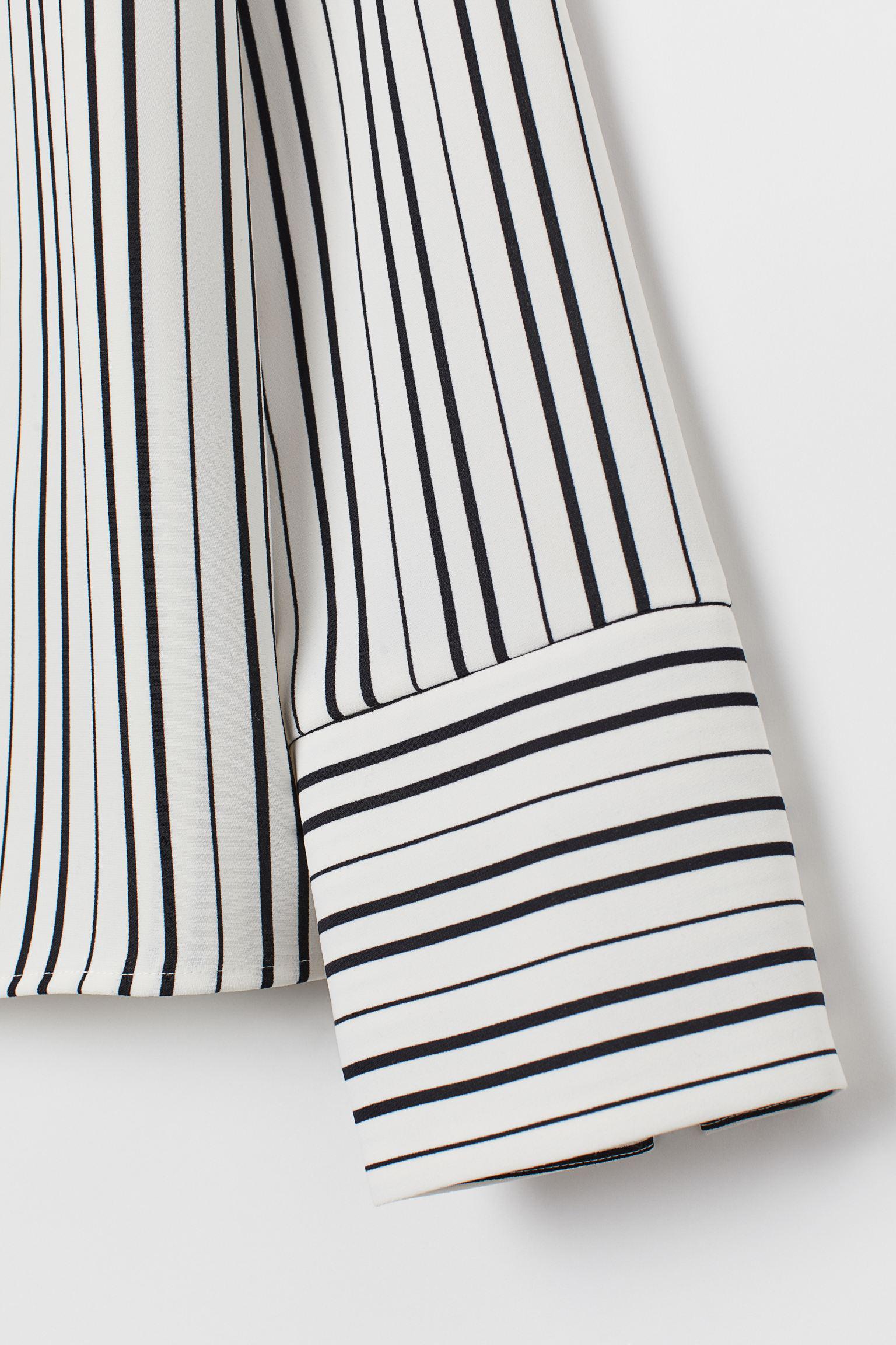 Блуза H&M Полоска р. 36 Бело-черный (22057165489) - фото 2 Блуза H&M Полоска р. 36 Бело-черный (22057165489) - фото 2