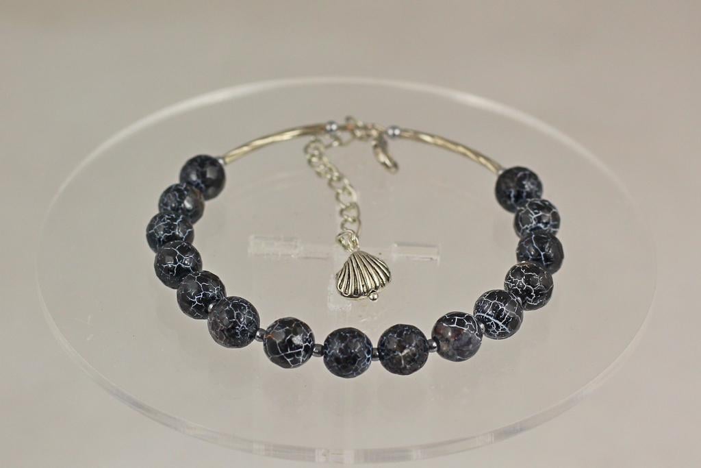 Браслет жорсткий чорний агат кракле гранований 19 см 8 мм Сріблястий (32899104)