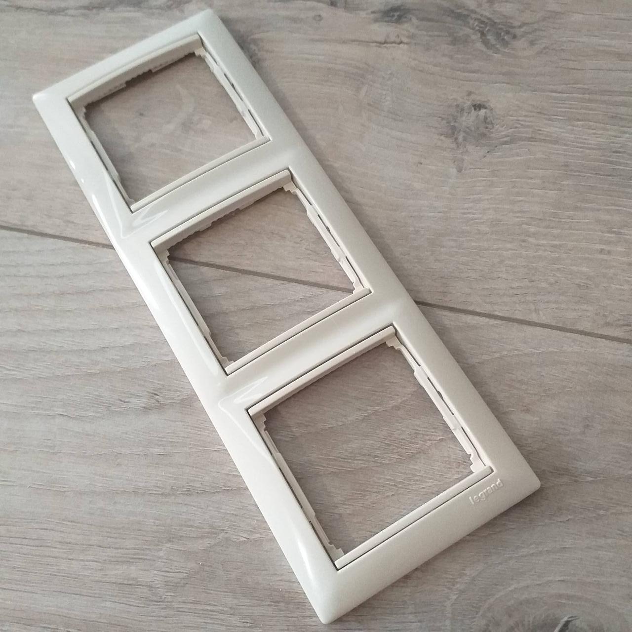 Рамка для розеток/выключателей вертикальная лицевая Legrand STD M3 30626 3 посты Слоновая кость (KG-7578)