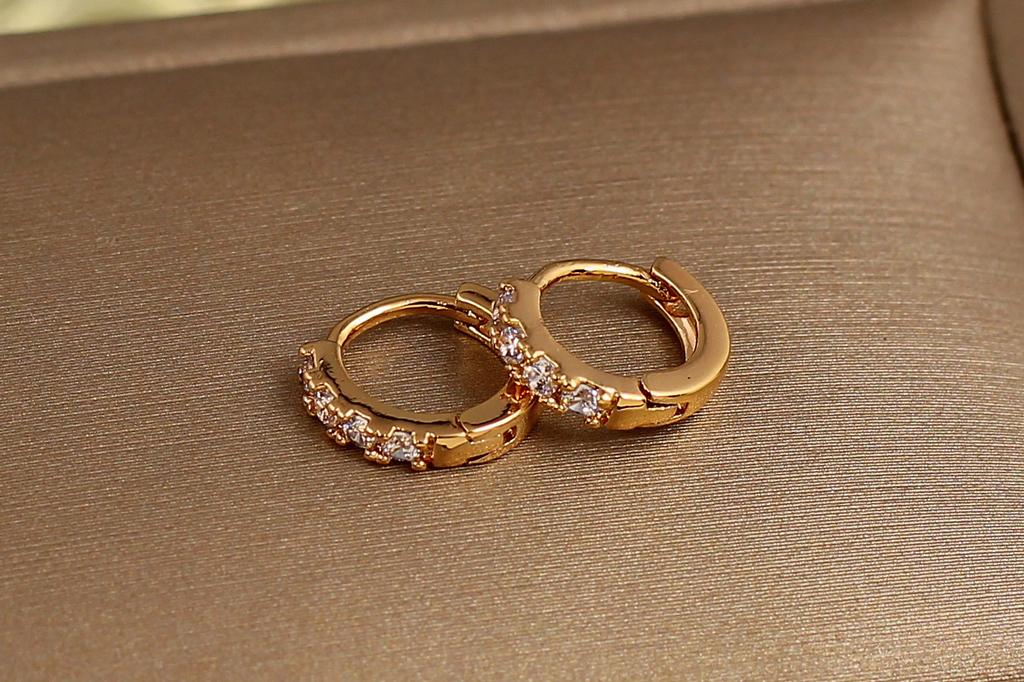 Серьги Xuping Jewelry колечки с четырьмя камешками 9 мм Золотистый