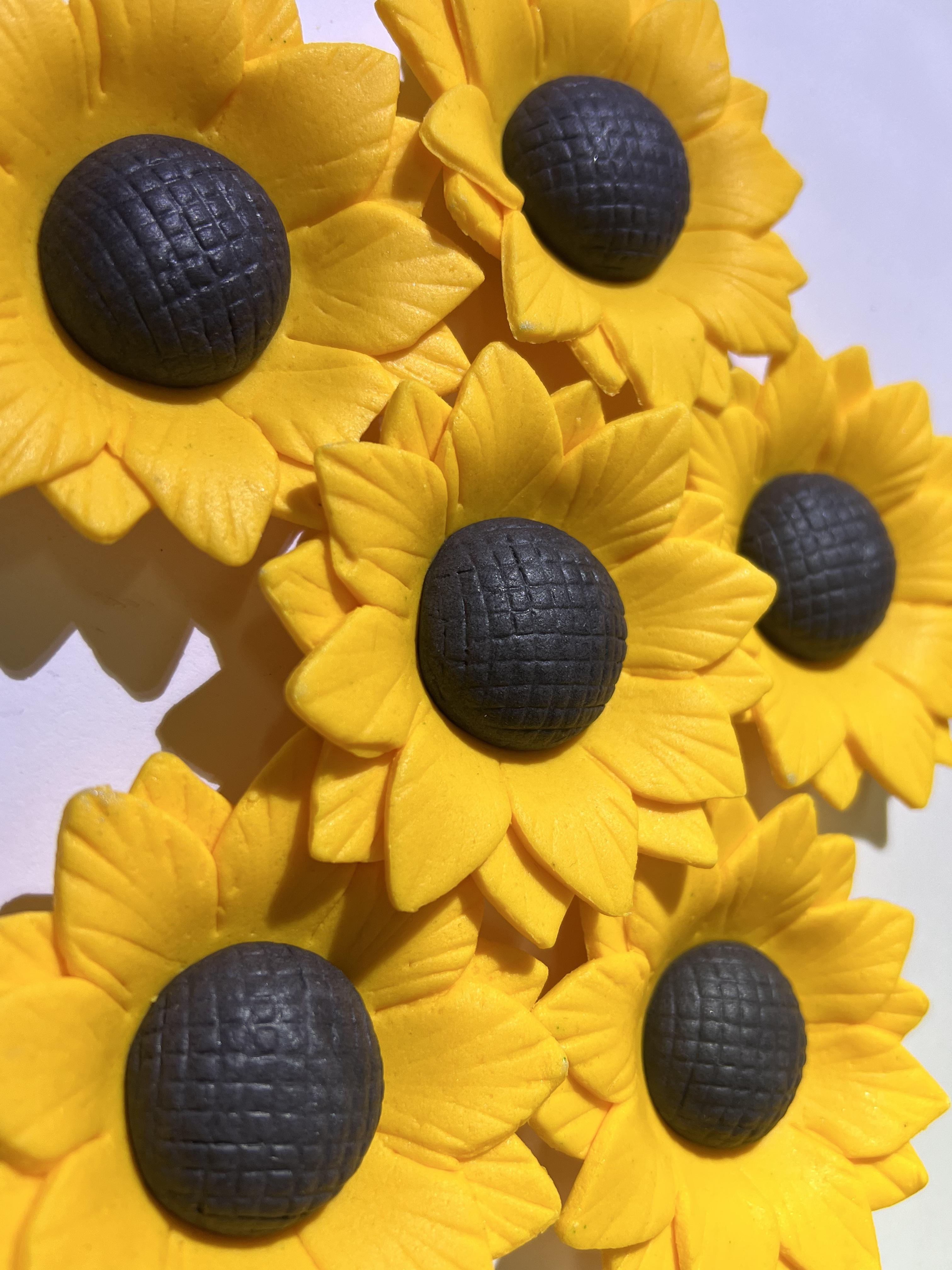 Цукрова прикраса для торта Соняшники - фото 3 Цукрова прикраса для торта Соняшники - фото 3