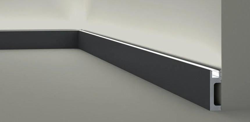 Плинтус напольный гладкий NMC IL10 BLACK Плинтус напольный гладкий NMC IL10 BLACK