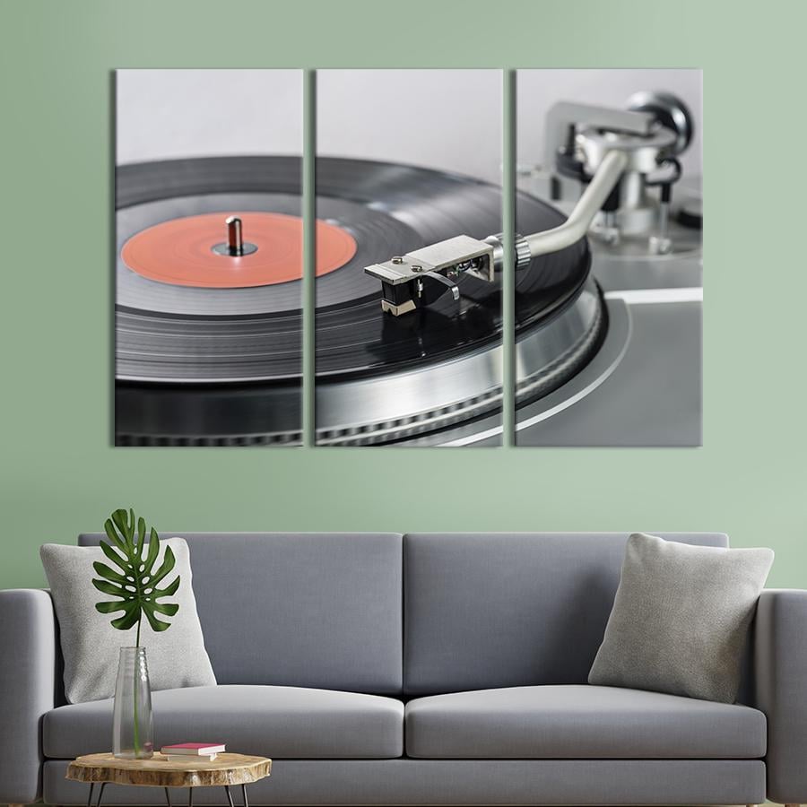 Модульная картина из 3 частей на холсте для интерьера Раритетный проигрыватель музыкальных пластинок 128x81 см (520-31)