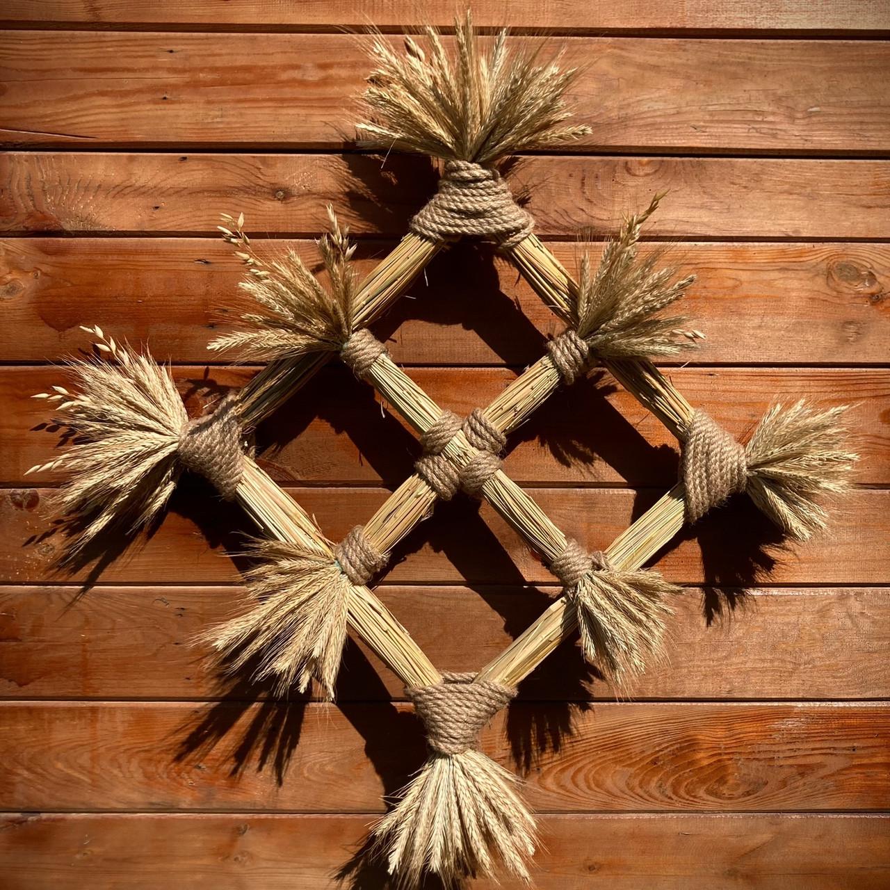 Интерьерное панно из колосков 60х60см