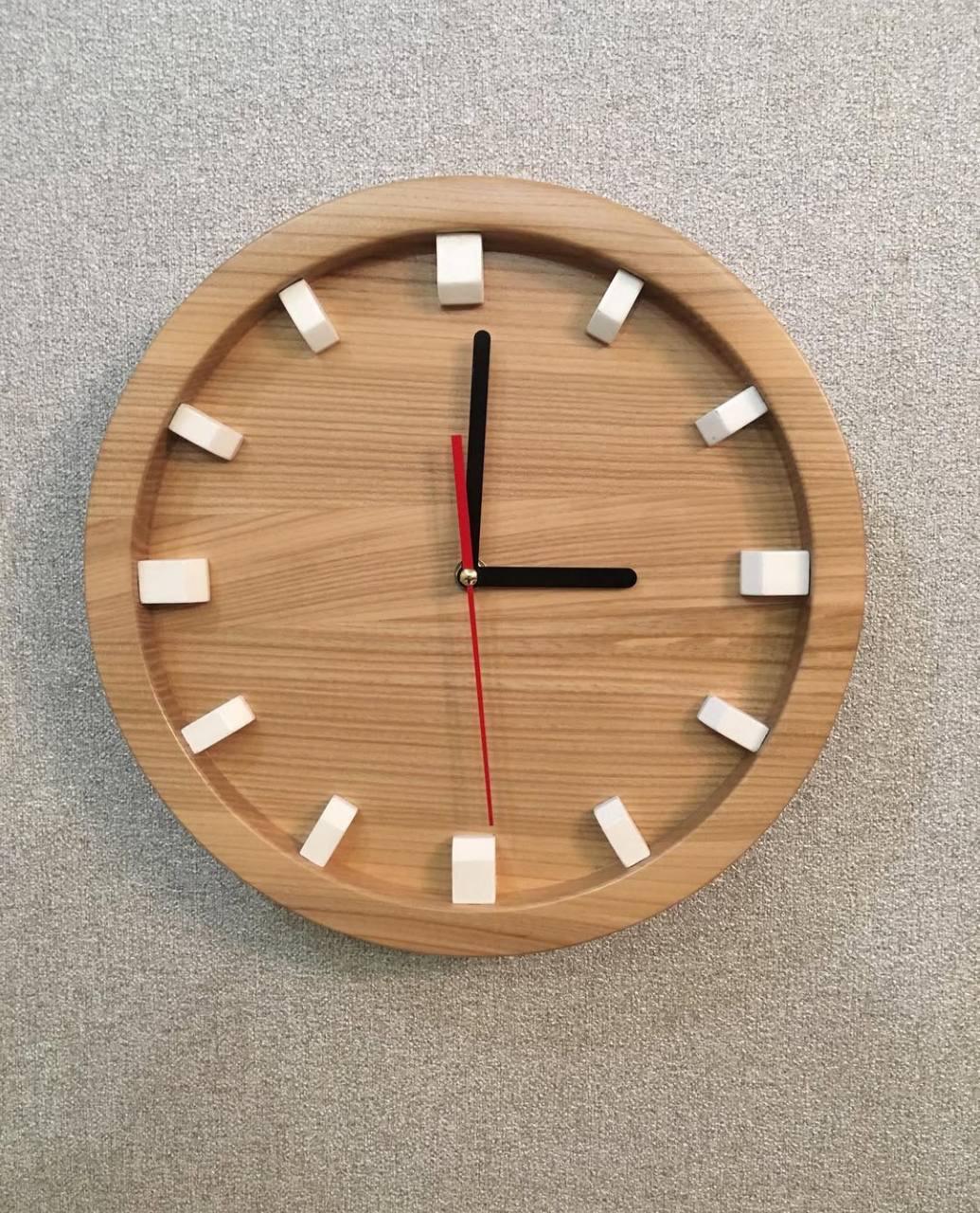Годинник настінний безшумний з натурального ясеня ручна робота d 300 мм (CL-002)