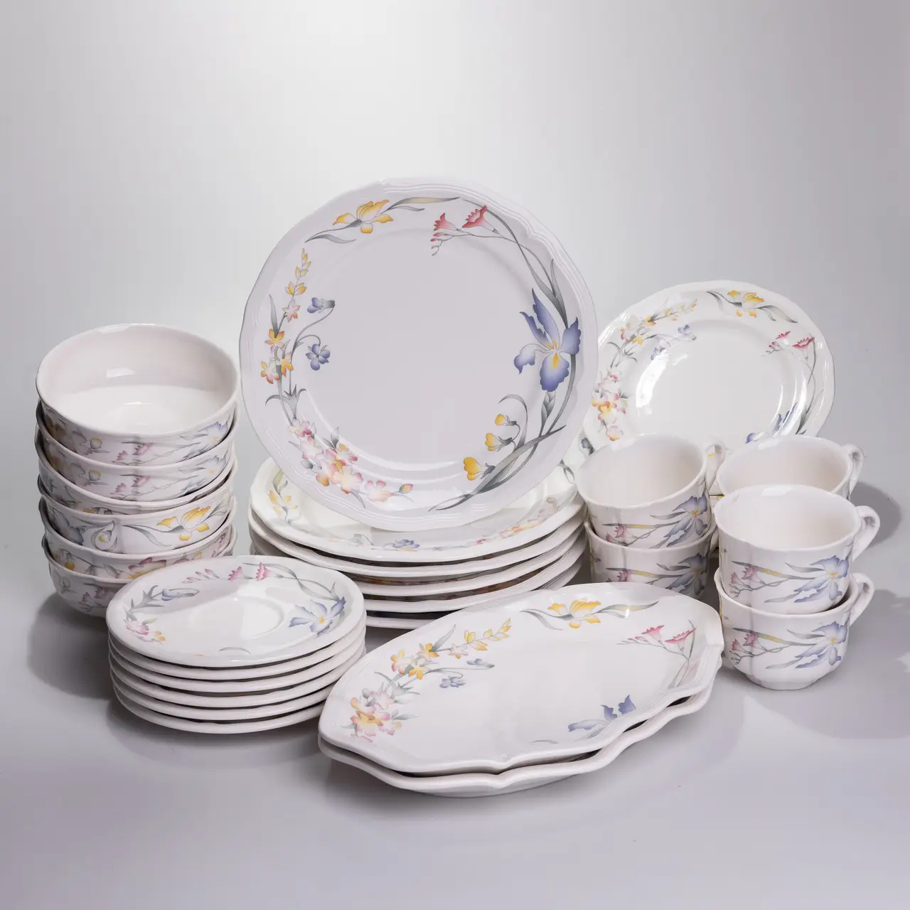 Набор тарелок и чашек 32 шт. на 6 персон Villeroy (YY78-8A) Набор тарелок и чашек 32 шт. на 6 персон Villeroy (YY78-8A)