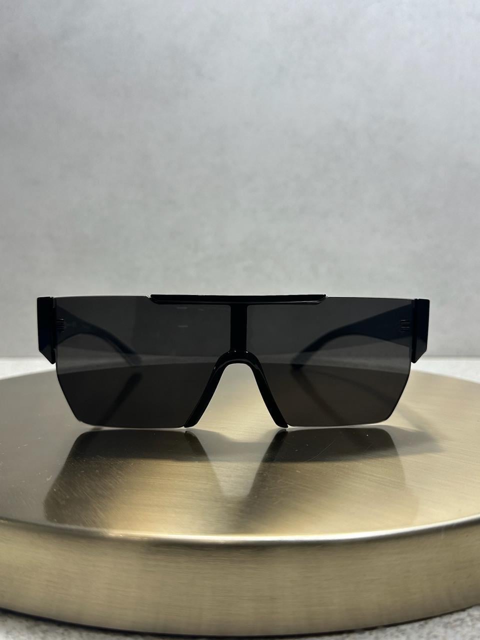 Солнцезащитные очки Burberry BE4291 346487 Matte Black/Grey