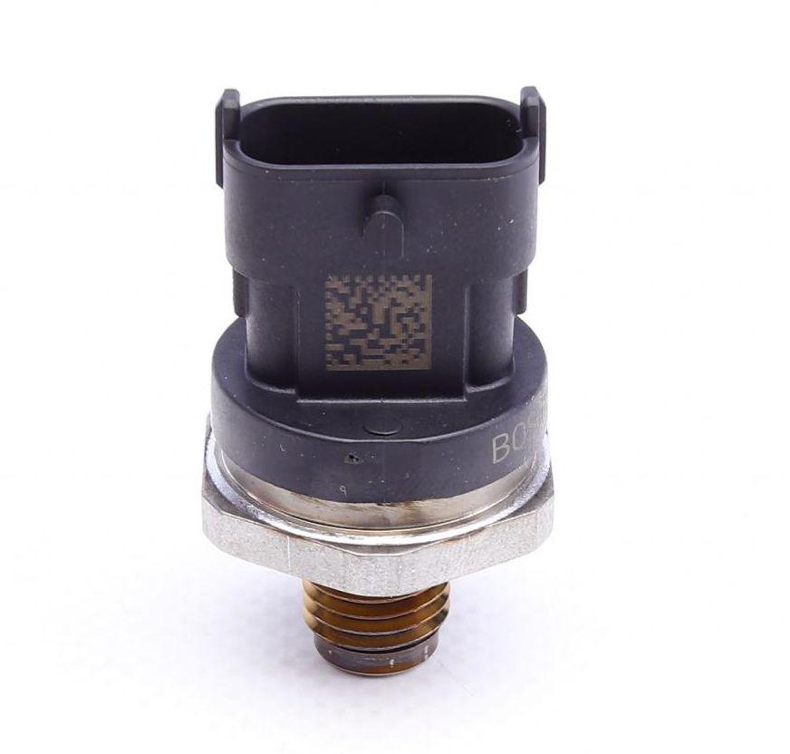 Датчик давления топлива Renault Master/Trafic 1.9dCi 01-- (0 281 002 909)