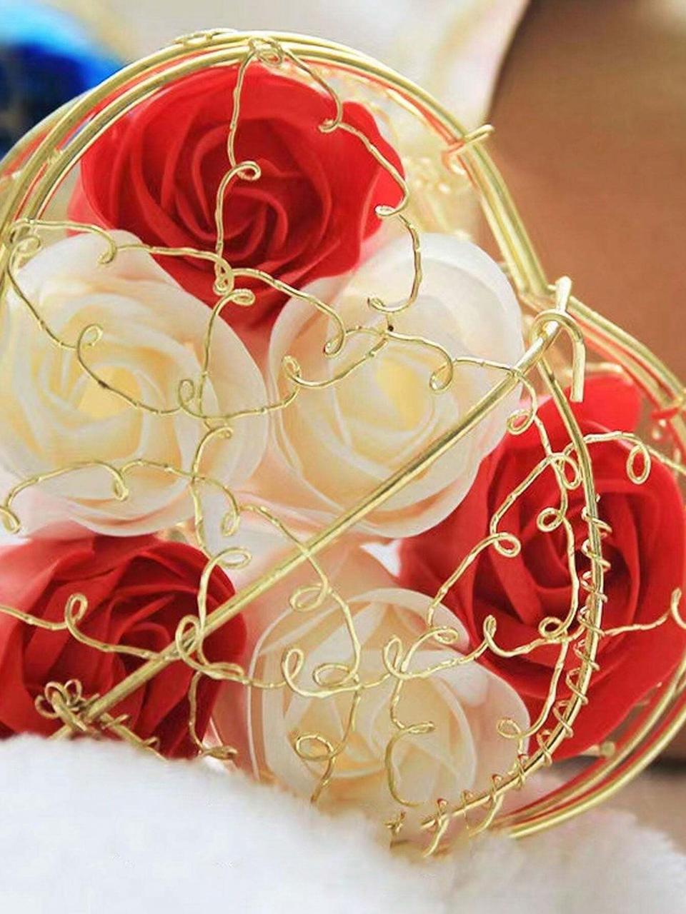 Подарунковий набір Троянди з мила в корзині у вигляді серця 6 шт. Червоний (2549773951) - фото 5 Подарунковий набір Троянди з мила в корзині у вигляді серця 6 шт. Червоний (2549773951) - фото 5