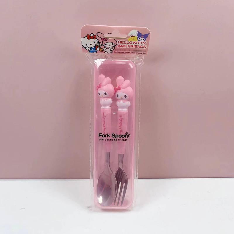 Набор детских столовых приборов My Melody ложка/вилка с контейнером для хранения Розовый (2514150856) - фото 3 Набор детских столовых приборов My Melody ложка/вилка с контейнером для хранения Розовый (2514150856) - фото 3