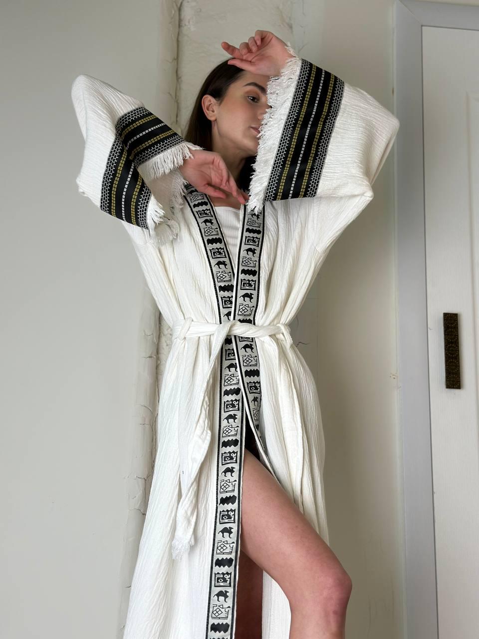 Халат-кімоно жіночий з верблюдами one size Білий - фото 2 Халат-кімоно жіночий з верблюдами one size Білий - фото 2